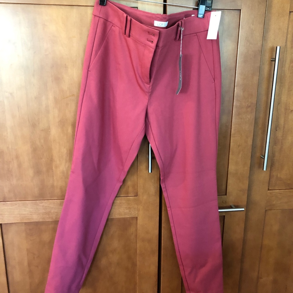 NWT Loft pants 6 skinny legg "mauve" color great for work or play.